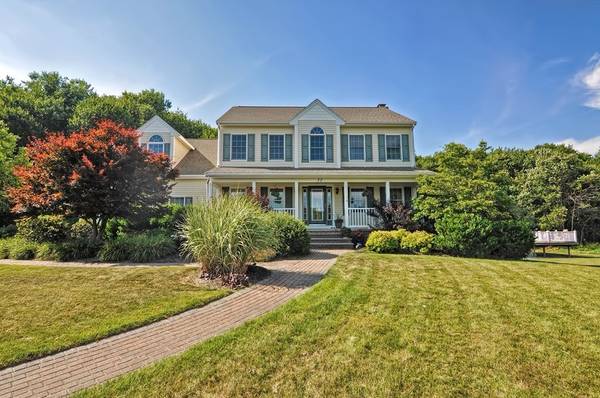 77 Windsor Ct, Swansea, MA 02777