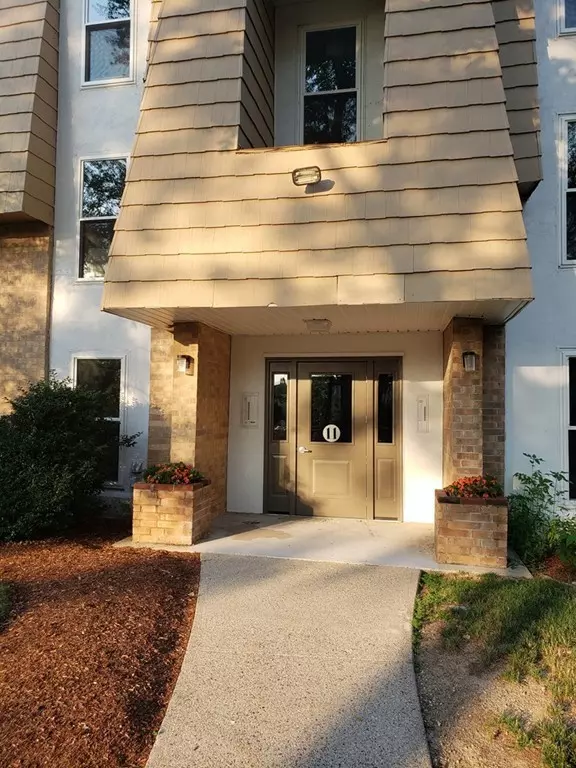 Milford, MA 01757,11 Shadowbrook #18