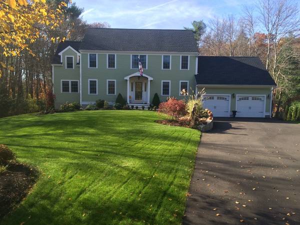 73 Town Line Dr, Hanover, MA 02339