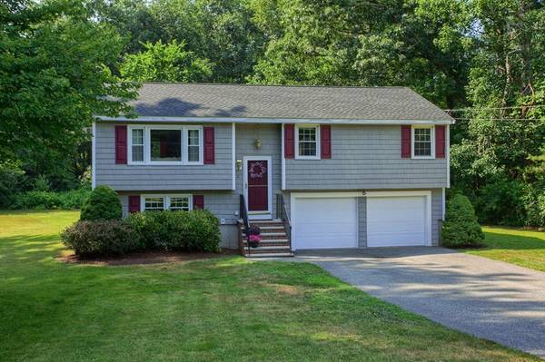 2 Green Meadow Drive, North Reading, MA 01864