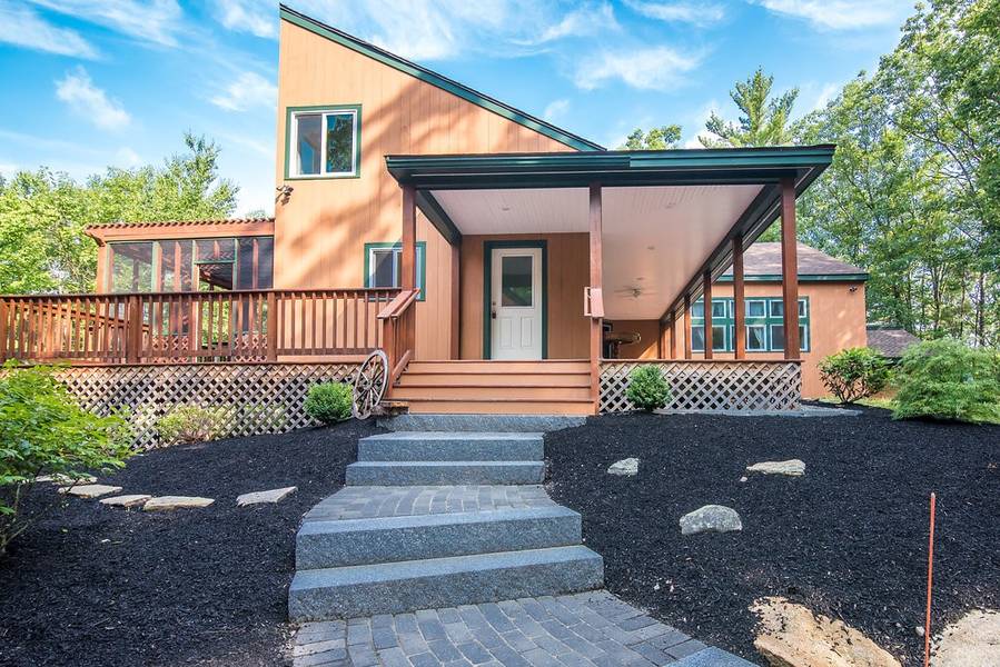 27 Hog Hill Rd, Pepperell, MA 01463