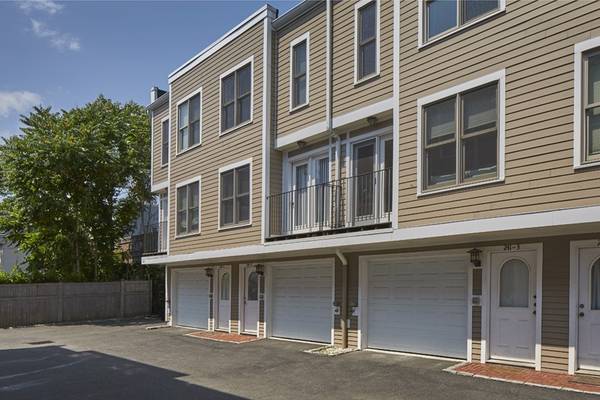 241 Prospect St #3, Cambridge, MA 02139