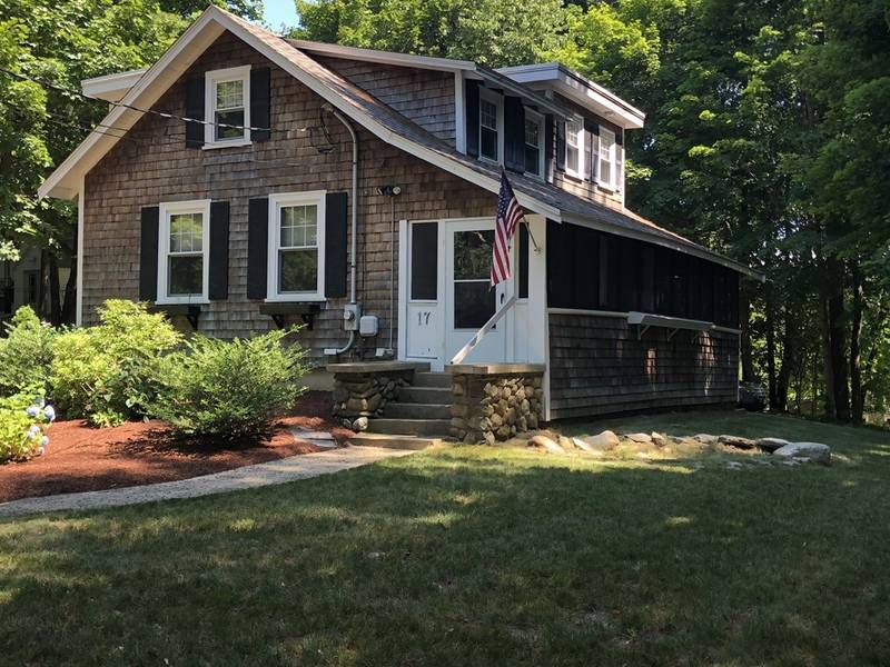 17 Rye Hill St, Whitman, MA 02382