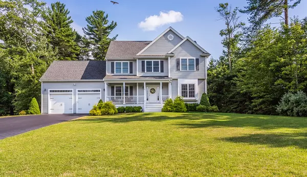 35 Cardinal Cir, Raynham, MA 02767