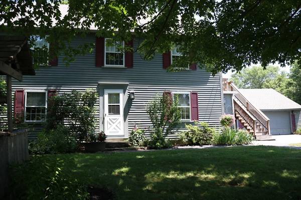 21 Uxbridge Rd, Sutton, MA 01590