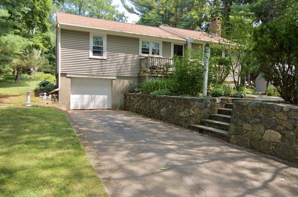 21 Planters Field Lane, Hingham, MA 02043