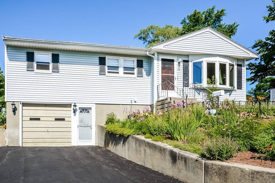 16 Stratton Drive, Hudson, MA 01749