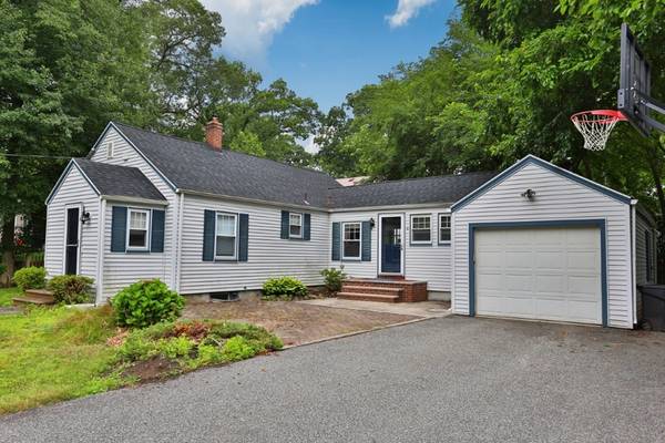 4 Cedarwood Road, Lynnfield, MA 01940