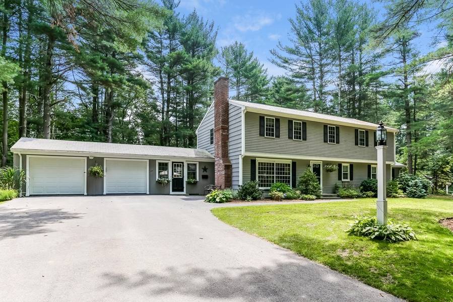 34 Bardin St, Hanover, MA 02339