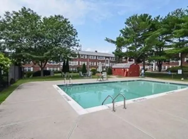 10 Tara Dr #8, Weymouth, MA 02188