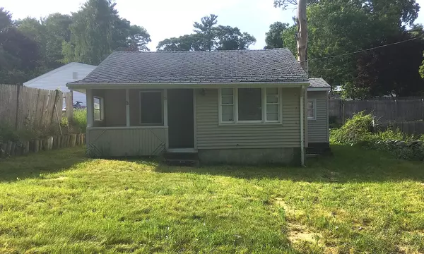 11 Central Ave, Lakeville, MA 02703