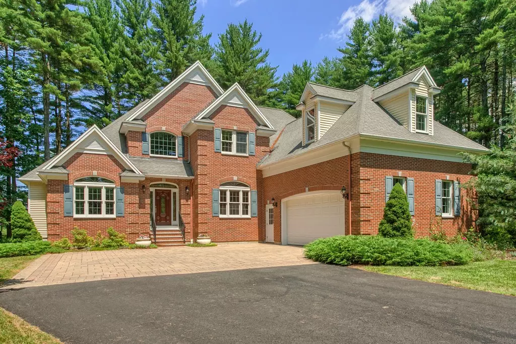 Dunstable, MA 01827,163 Pleasant St