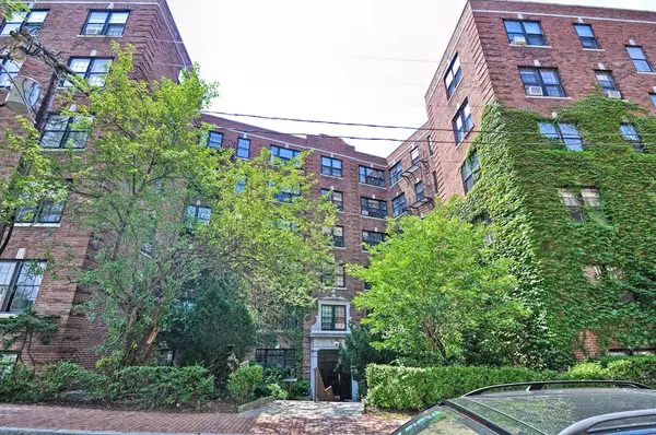 50 Follen St #516, Cambridge, MA 02138