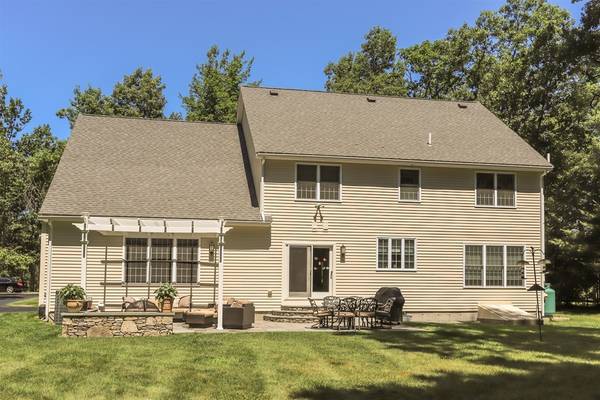 Stow, MA 01775,8 Foxglove Ln