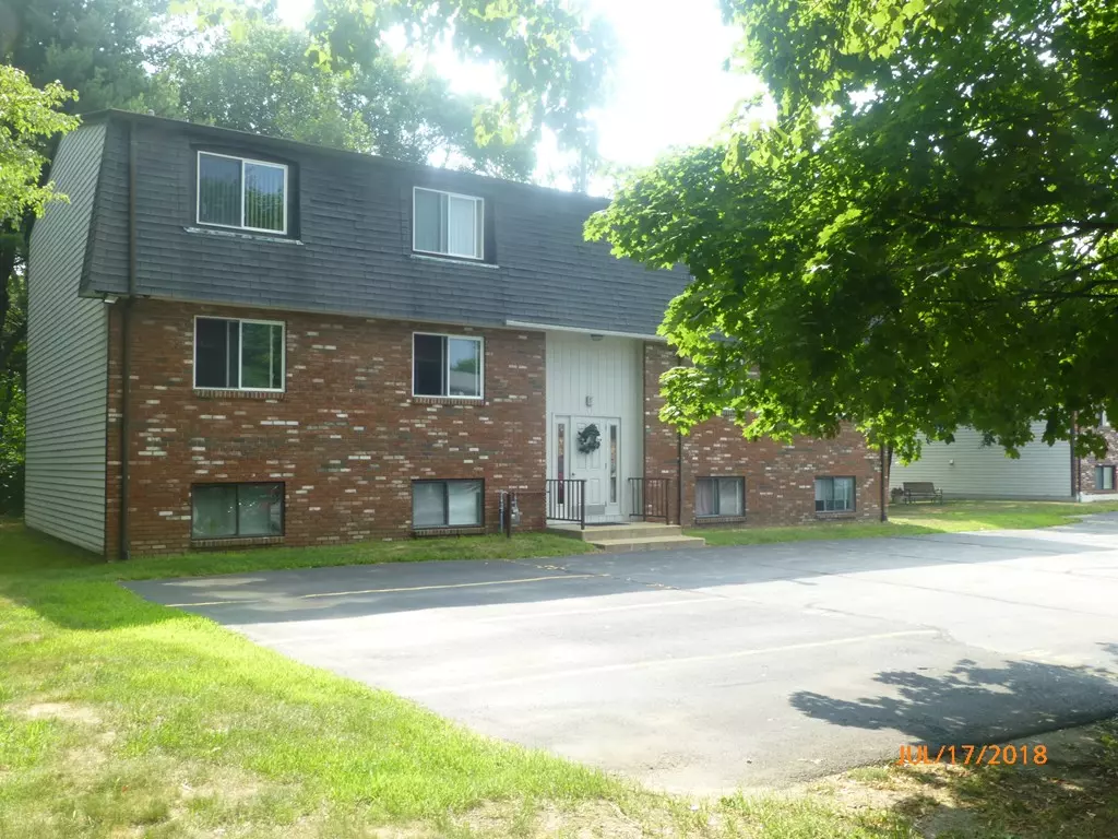 Attleboro, MA 02703,109 Maple #E3