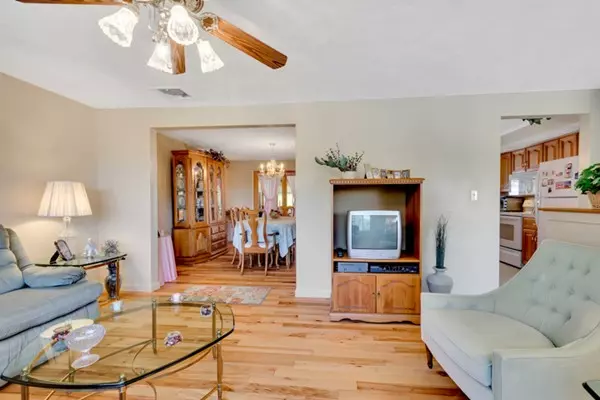 Woburn, MA 01801,5 Driftwood Dr