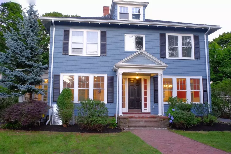 945 Humphrey St, Swampscott, MA 01907