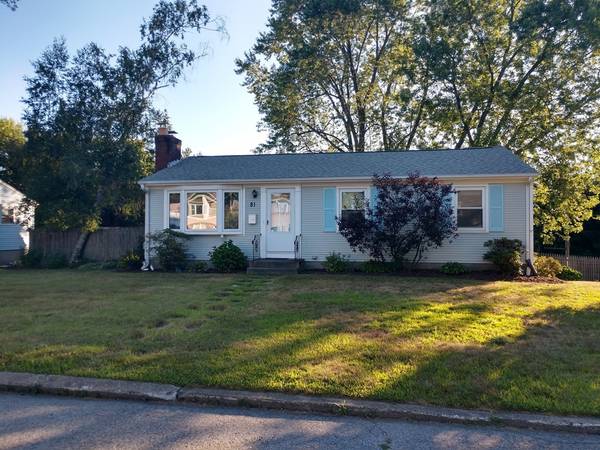 81 Meadowcrest Dr, Cumberland, RI 02864