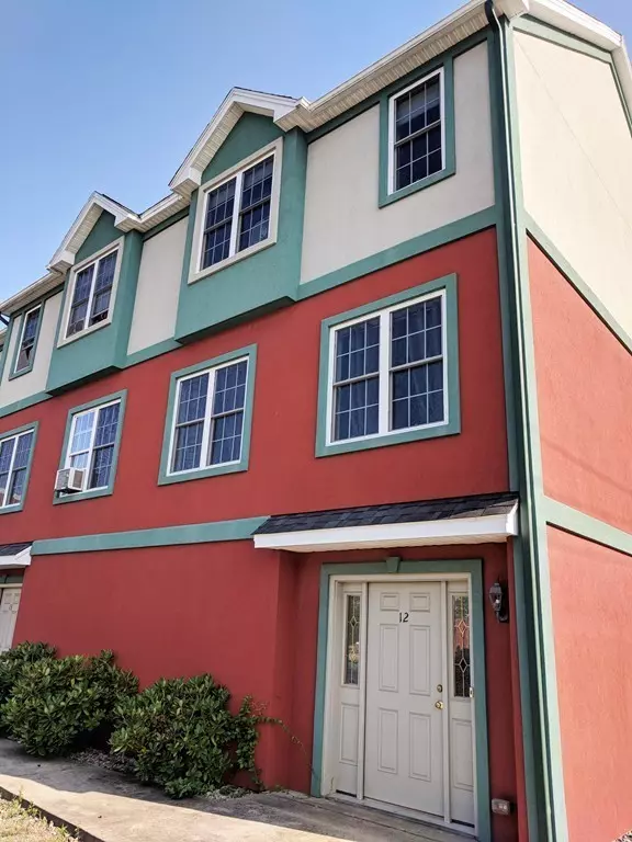 Attleboro, MA 02703,61 Pine #12