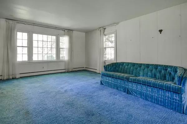 Dover, MA 02030,19 Pond St