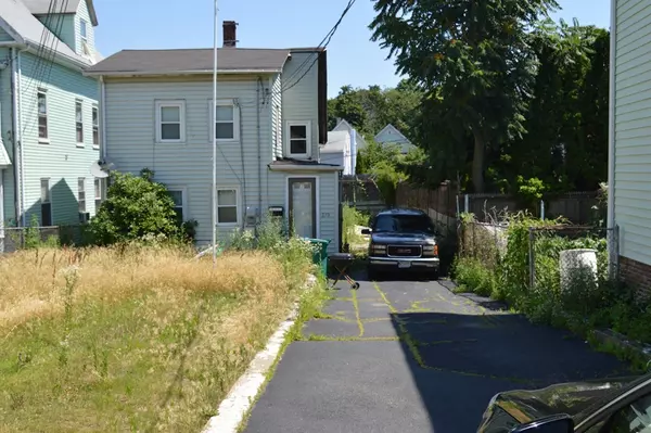 Lynn, MA 01902,273 Chestnut St