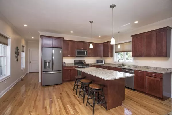 Dighton, MA 02715,2038 Billys Ln