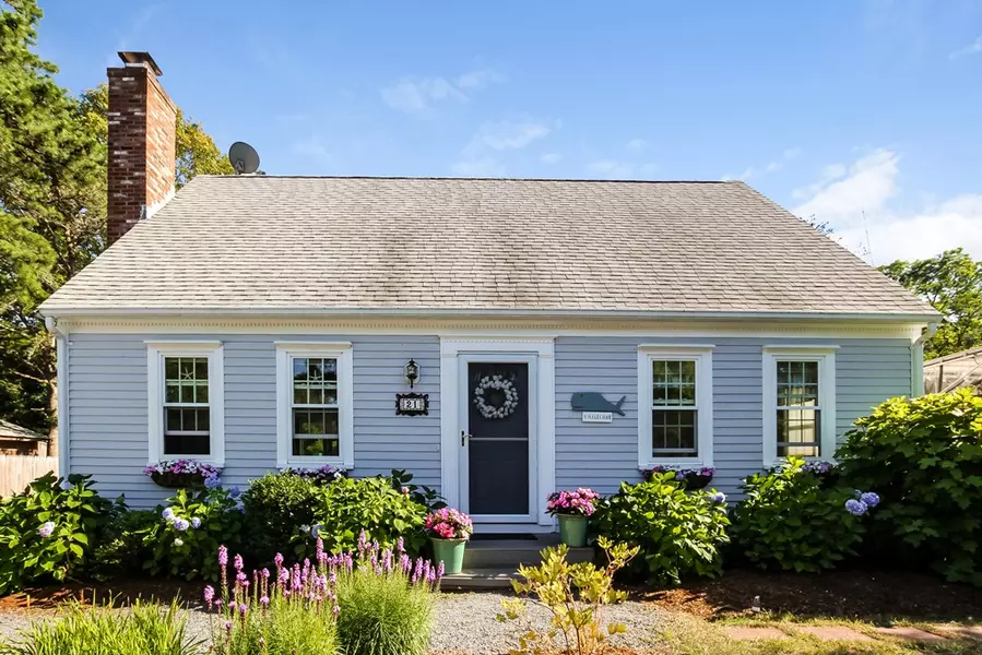 21 Weather Crescent Circle, Mashpee, MA 02649