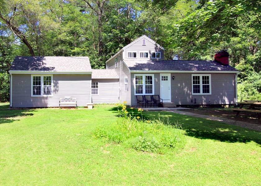 107 Batchelor St, Granby, MA 01033