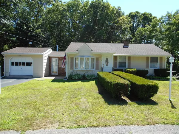 12 Linfield Dr, Lincoln, RI 02865