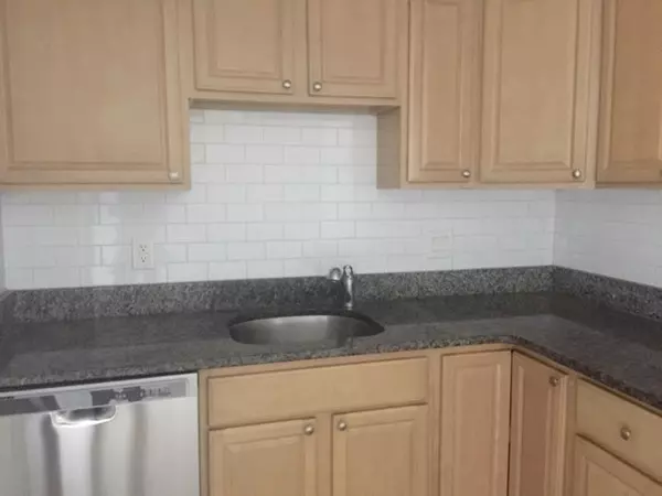 17 Chapel Hill Dr #5, Plymouth, MA 02360