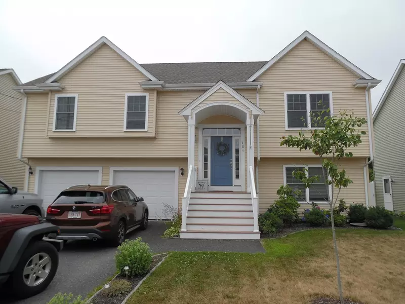 101 Lynwood St, Fall River, MA 02721