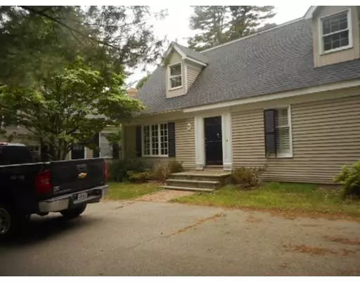 23 Tubwreck Dr, Dover, MA 02030