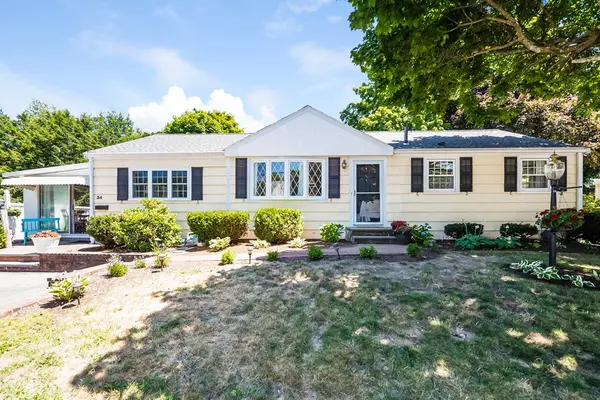 34 Ledgebrook Rd, Weymouth, MA 02190