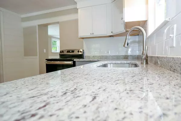 Orange, MA 01364,15 Dexter St