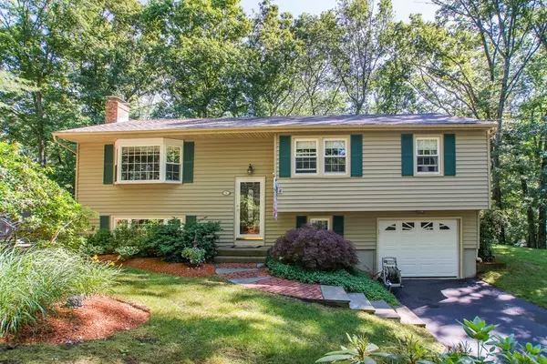 91 Oriole Dr, Northbridge, MA 01588