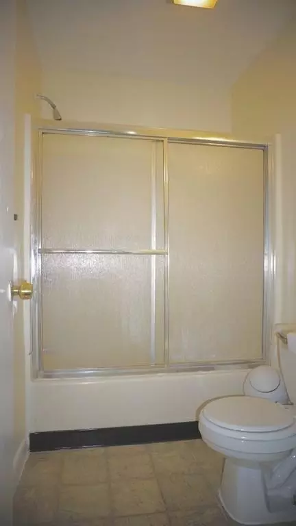 Springfield, MA 01109,135-137 Orleans St