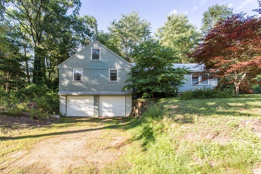 9 Oak Dr, West Brookfield, MA 01585