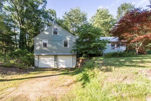 West Brookfield, MA 01585,9 Oak Dr