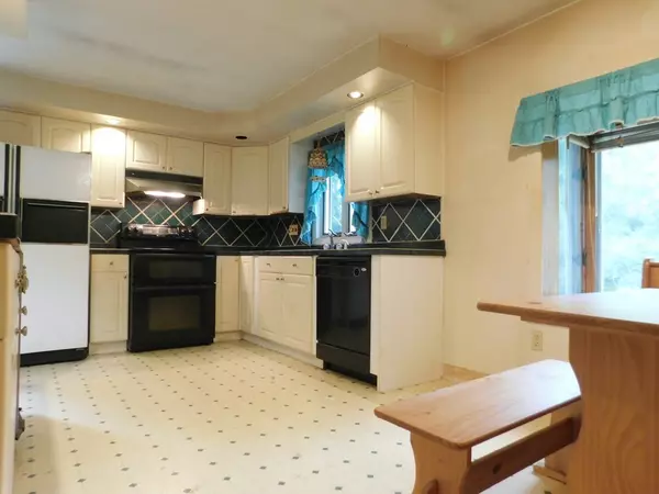 Norton, MA 02766,242 Dean St