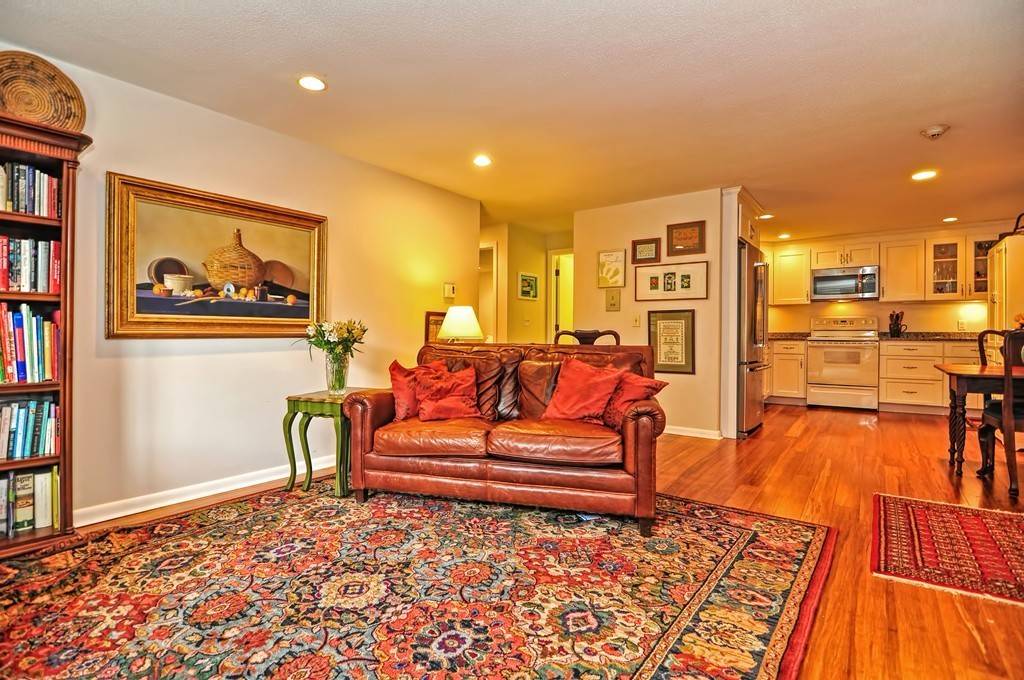 Medfield, MA 02052,89 Pleasant St #D11