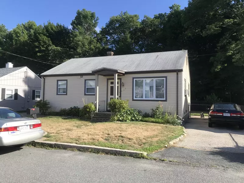 35 Consul St, Fall River, MA 02720