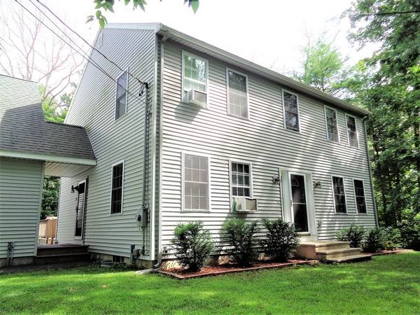 22 North Dr, Sturbridge, MA 01518