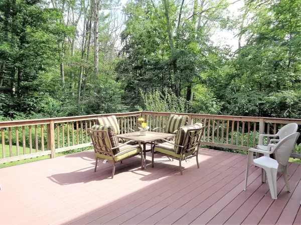 Sturbridge, MA 01518,22 North Dr