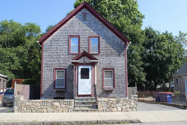 153 Arnold St, New Bedford, MA 02740