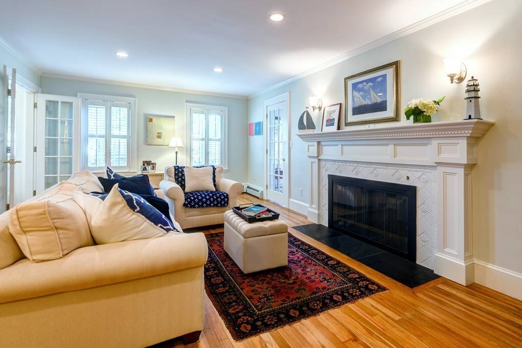 Marblehead, MA 01945,11 Pickwick Road