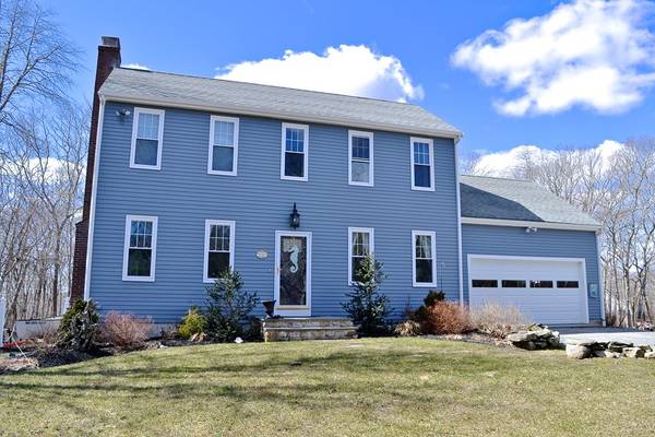 3 Barrett Dr, Mattapoisett, MA 02739