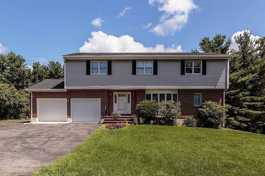 100 Lauricella Ln, Waltham, MA 02452