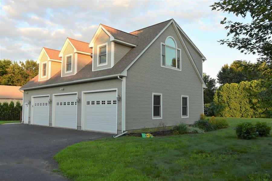 62 Dwight St, Hatfield, MA 01038