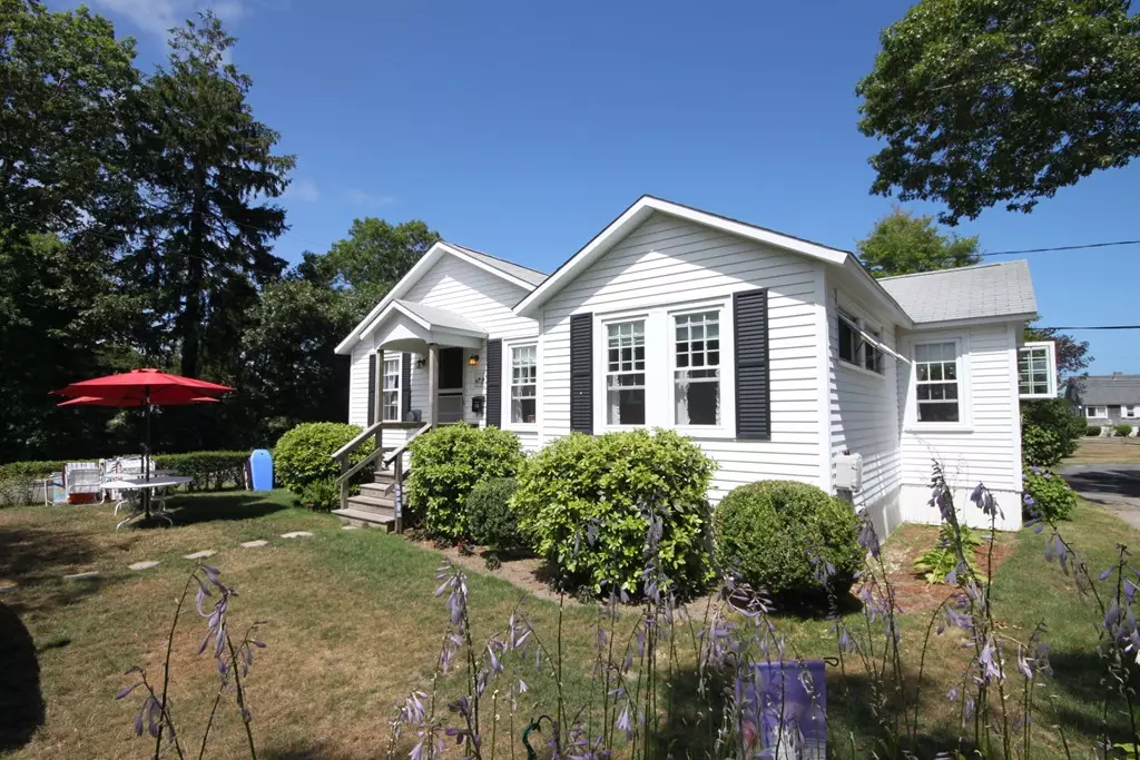 Falmouth, MA 02540,121 Grand Ave