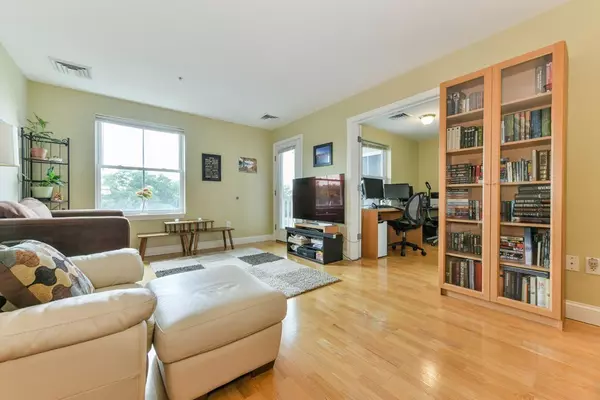 318 Rindge Ave #310, Cambridge, MA 02140